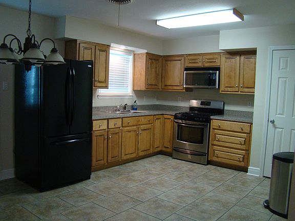 3rd image of 2112 Rosetta Dr