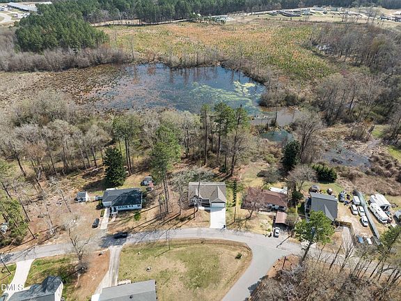 4th image of 215 Tanglewood Dr