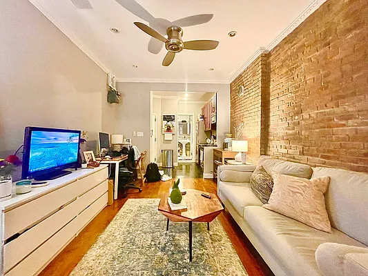 Rented by Century 21 Premier  | media 14