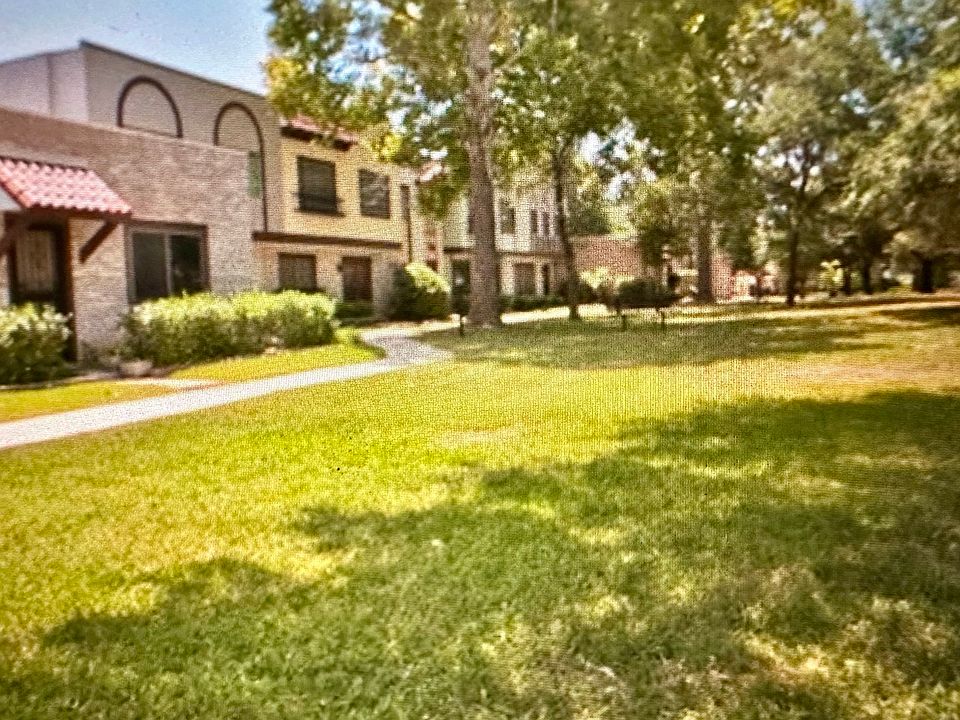 2nd image of 10939 Crown Park