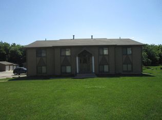 1527 Grandview Ave, Papillion, NE 68046