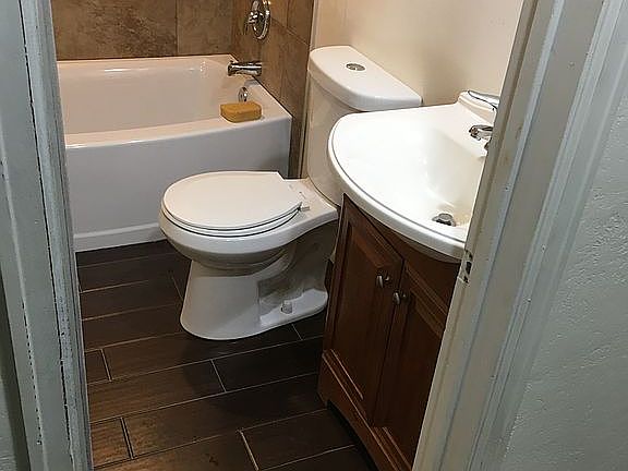 3rd image of 2846 McKinley St