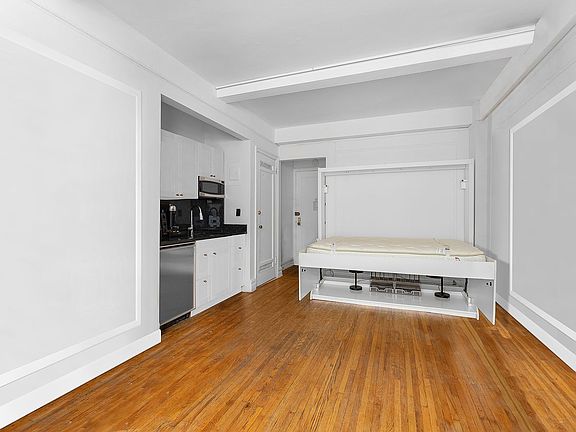 4th image of 457 W 57th St #1411