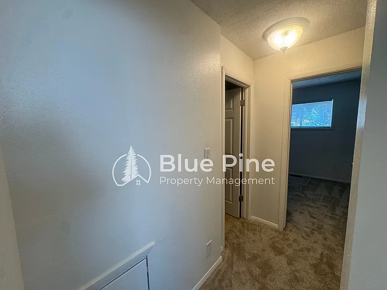 301 E 18th St #2 — Photo 5