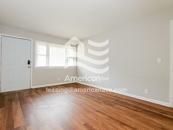 1398023_005_living_room_12796777.jpg