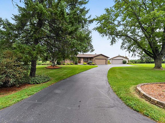 3rd image of 2140 N Polzin Rd