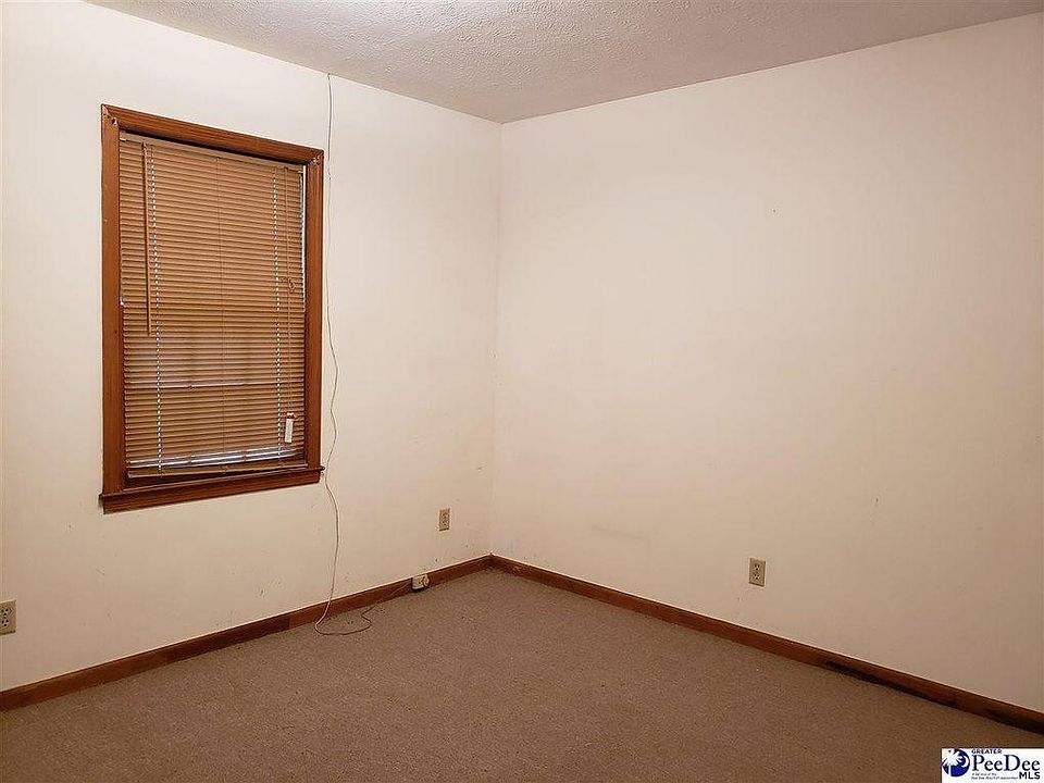2nd image of 206 SE Lake St Unit B
