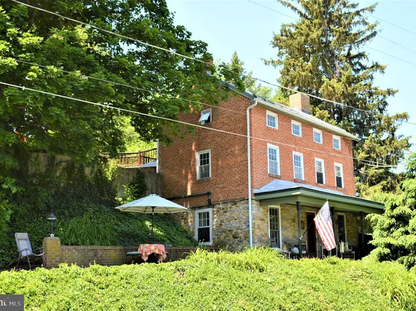 2 Station Rd, Newville, PA 17241