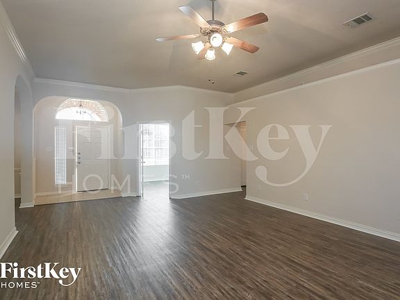 3rd image of 116 Elmwood Trl