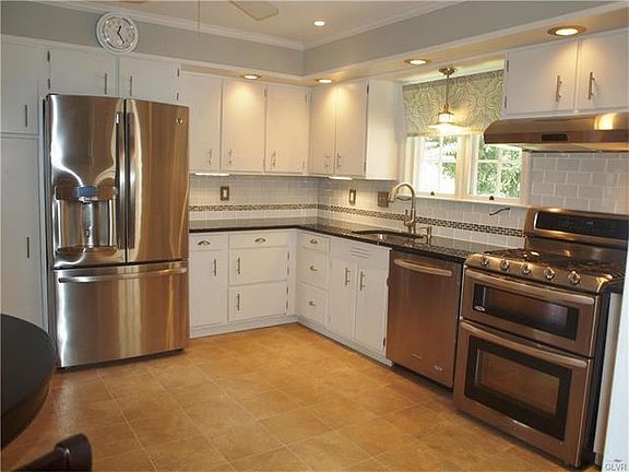 3rd image of 804 Pine Top Dr