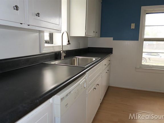4th image of 21607 Kramer St