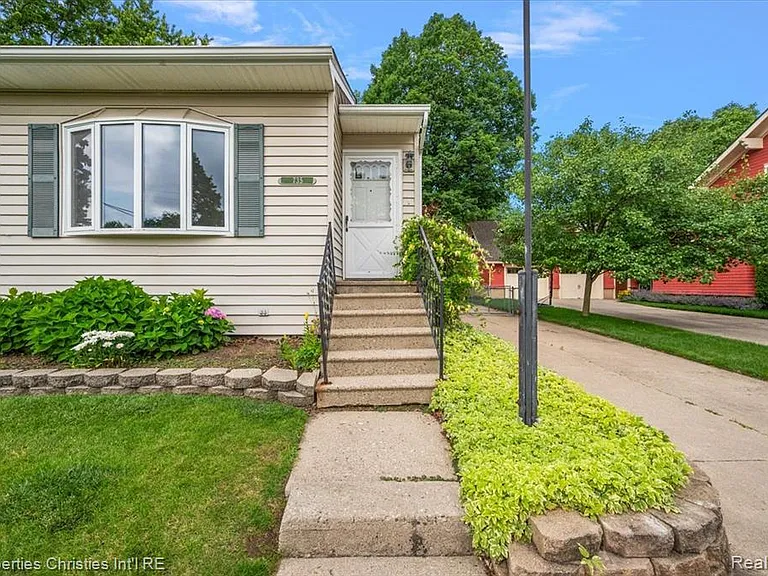 735 Novi St — Photo 5