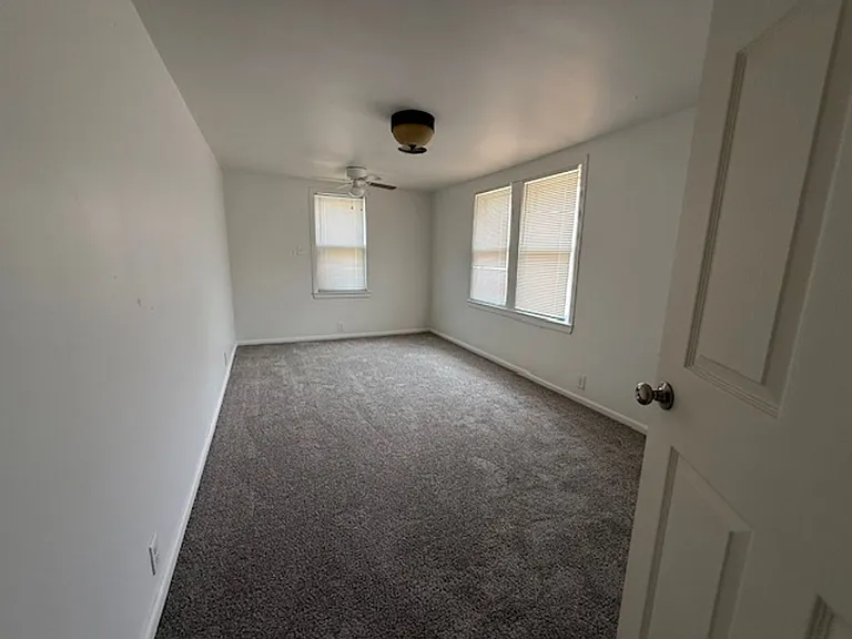 2510 Marshall St — Photo 10