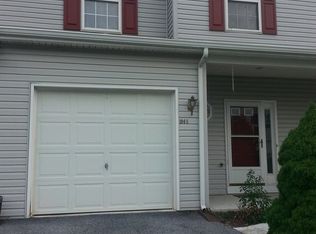 1065 Wooded Pond Dr, Harrisburg, PA 17111