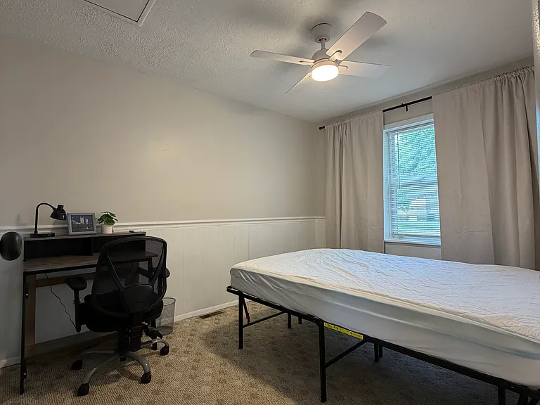 1123 Roup Ave #1 — Photo 3