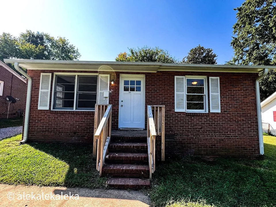 1006 E Devonshire St