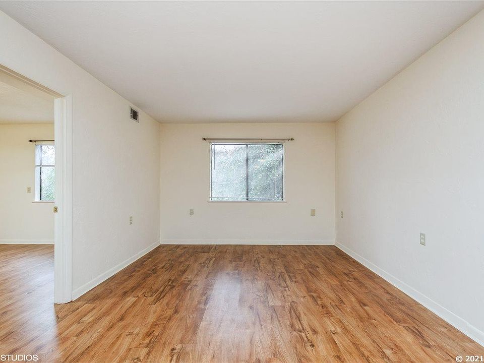 1st image of 111 SE 16th Ave APT O202