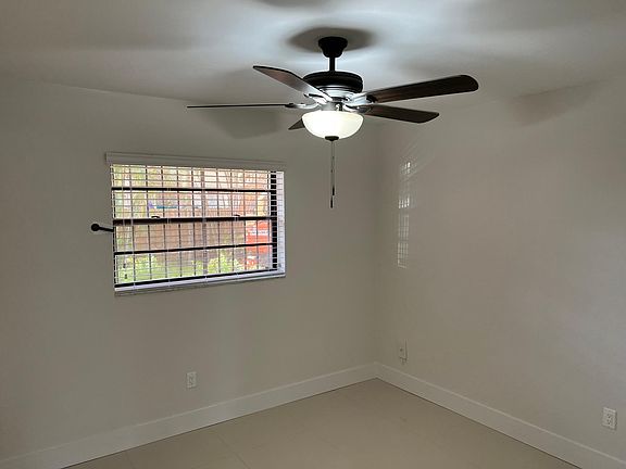 3rd image of 1471 W 43rd Pl APT 106