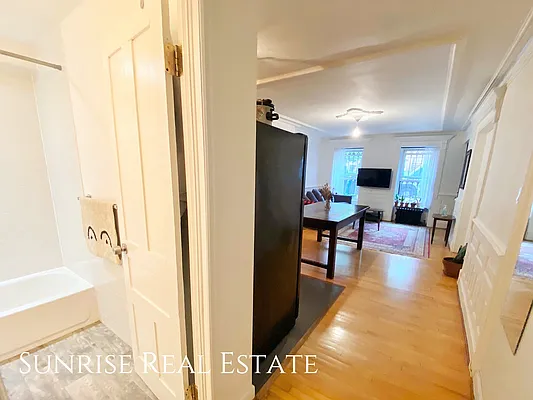 Rented by Sunrise Real Estate | media 25
