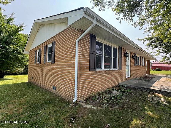 2nd image of 492 Hillcrest Dr