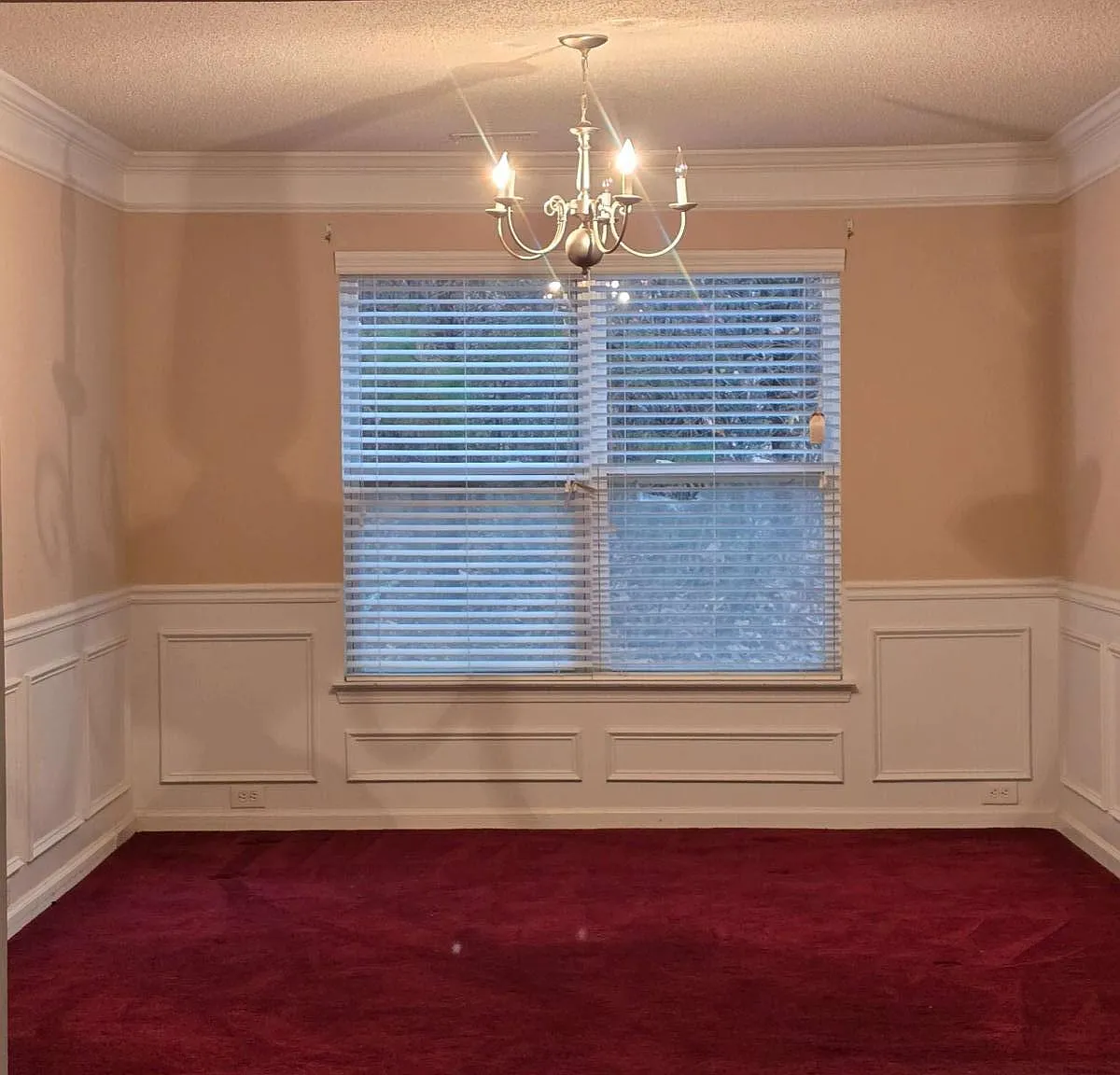 6 bed, 3.0 bath, 3904 sqft, $2,700 — Photo 4