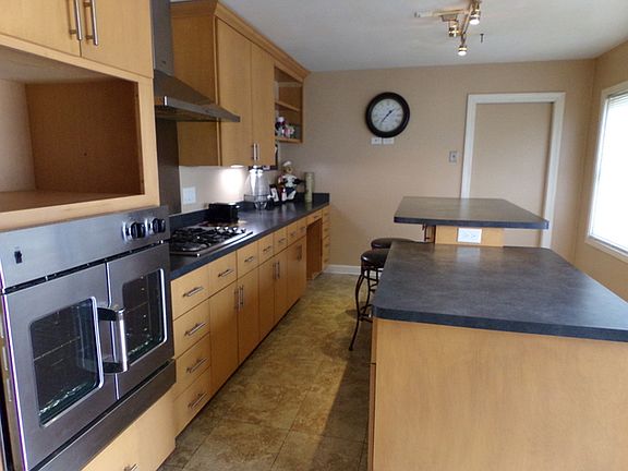 3rd image of 222 Lincolnshire Ln