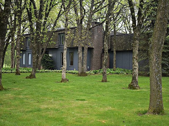 5th image of 2 Woodland Dr