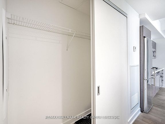 4th image of 203 Catherine St W #710