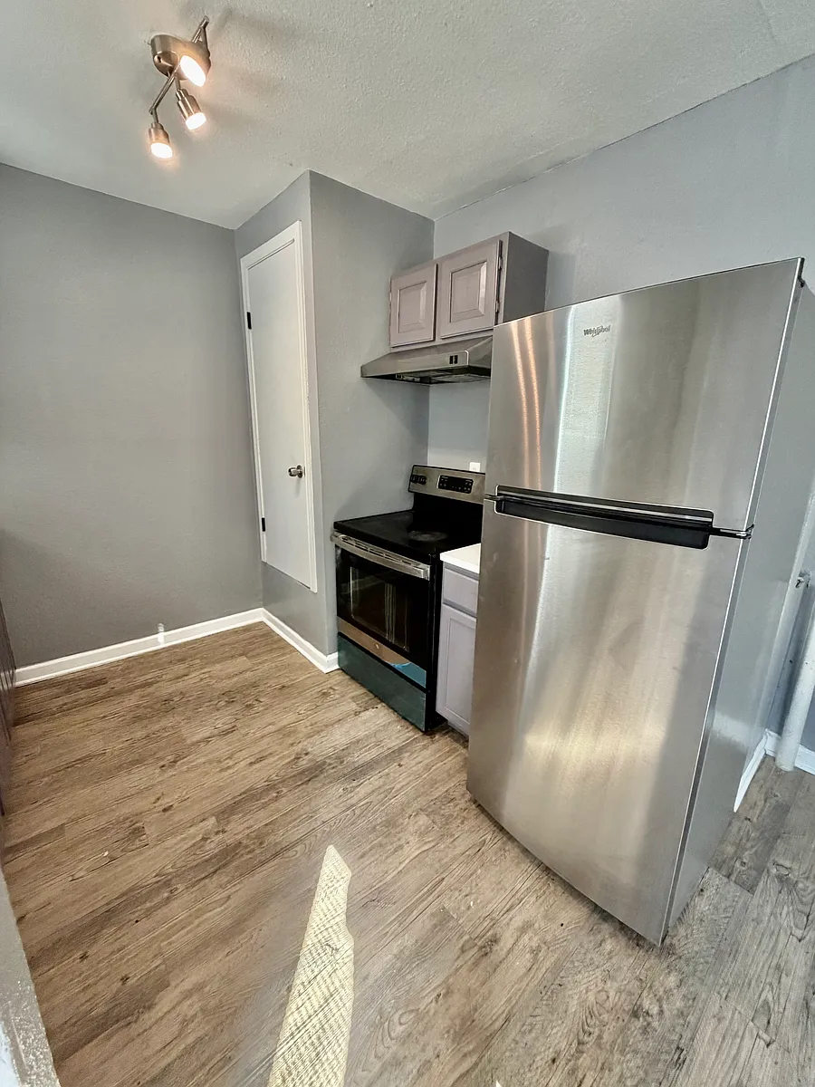 Building Photo - 529 Bexar Dr