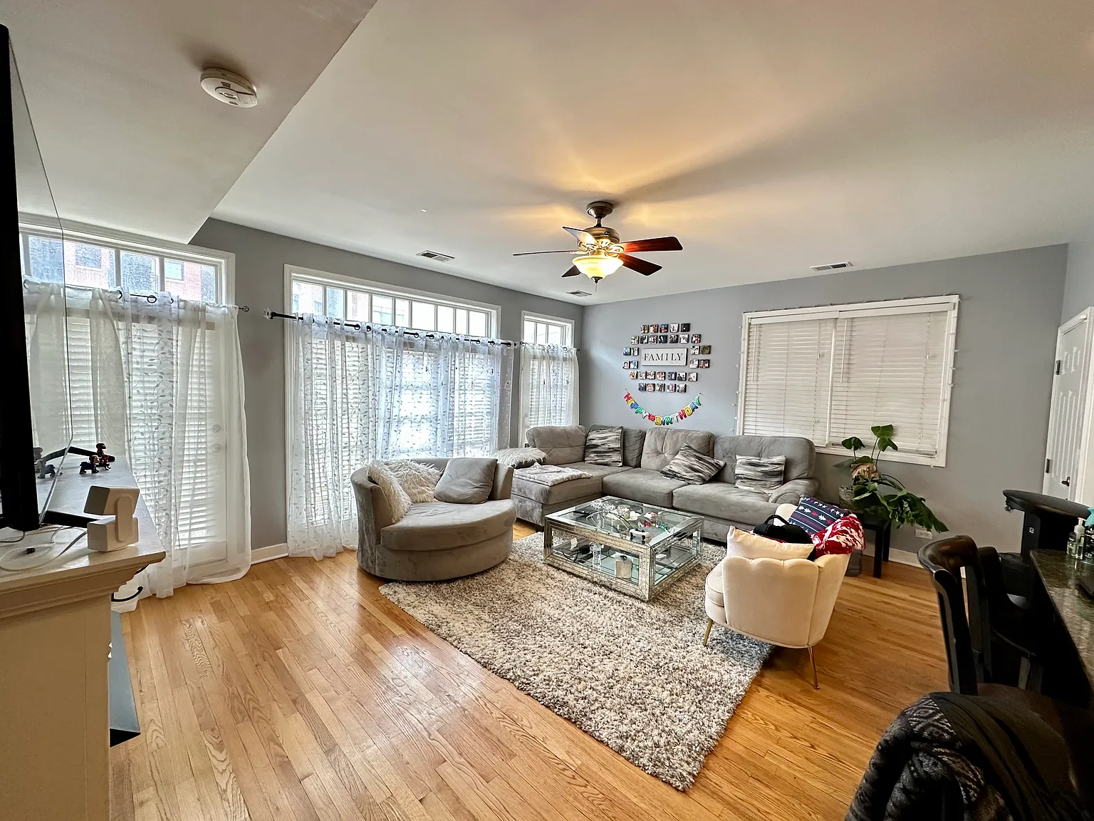 2 bed, 1400 sqft, $2,500 — Photo 2