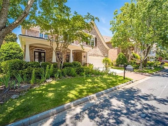 2nd image of 415 Wembley Cir