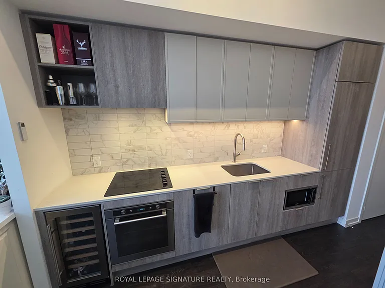 2020 Bathurst St #210 — Photo 15