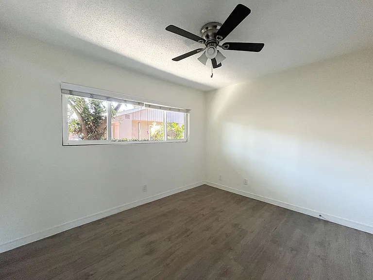 12128 Ramona Ave — Photo 9