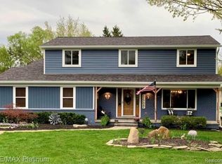 4736 Bobbwood Ct, Commerce Township, MI