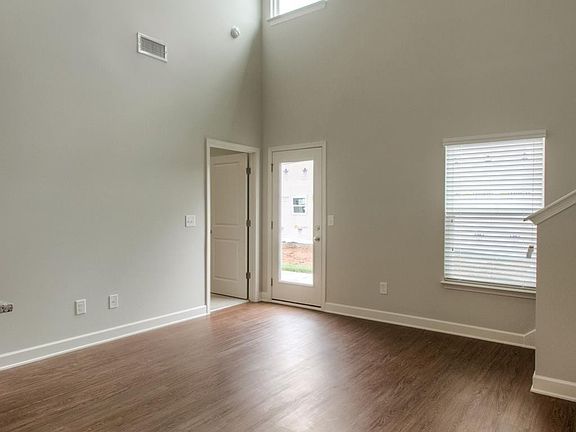 2nd image of 1704 Barbourville Ln