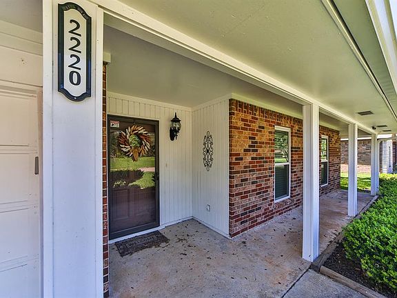2nd image of 2220 Riveroaks Dr