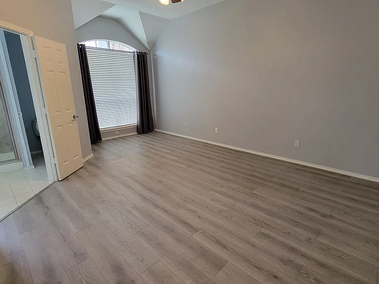 401 Colony Dr — Photo 17