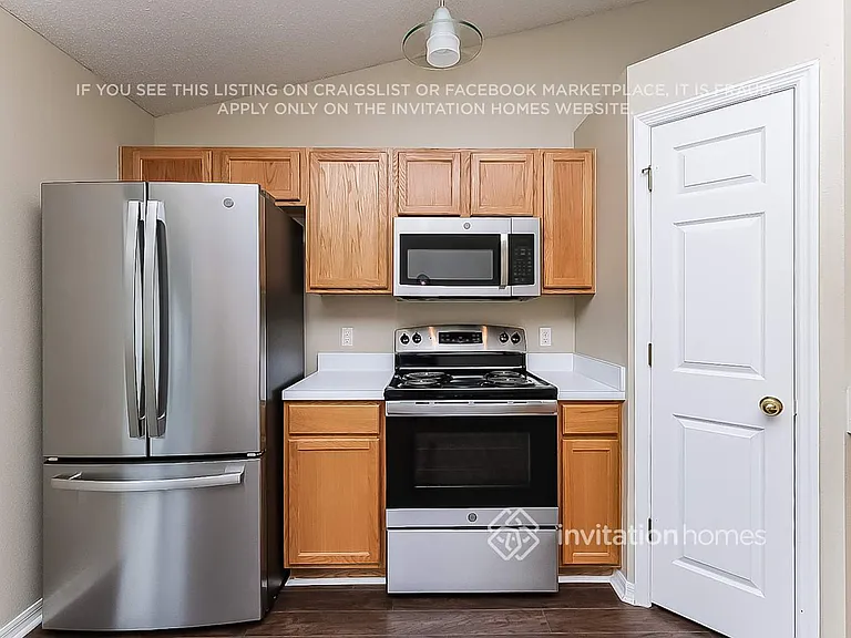 17037 Holmby Ct — Photo 12