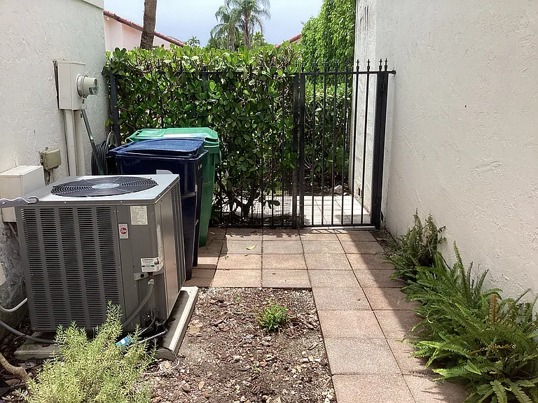 SW 117th Ct — Photo 5