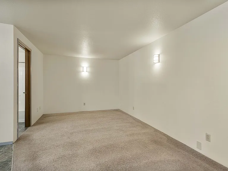 Dry Creek Apartments — Photo 25