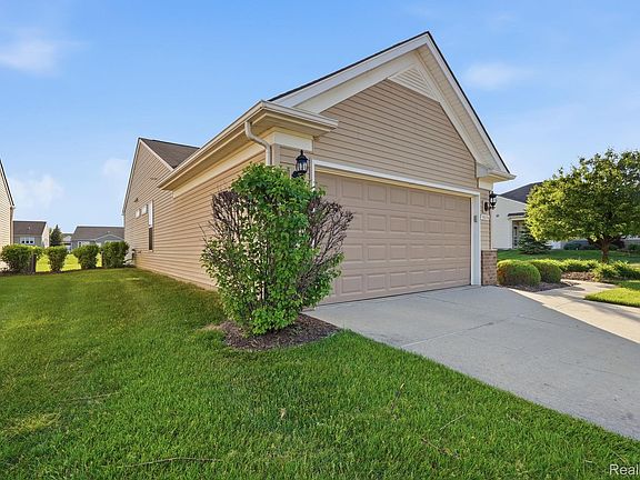 3rd image of 9370 Sand Hill Dr
