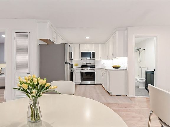 2nd image of 275 Chelsea St #3