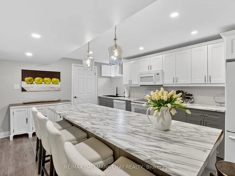 46 Essa Rd #LOWER — Photo 6