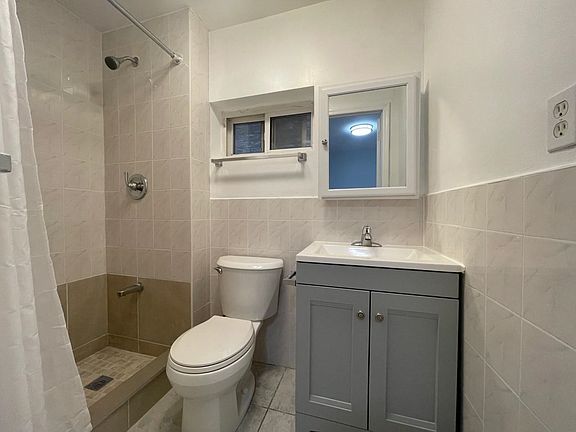 3rd image of 65 Saint Pauls Ave APT 2