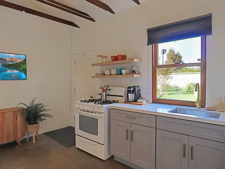 125 E Alvarado St — Photo 7