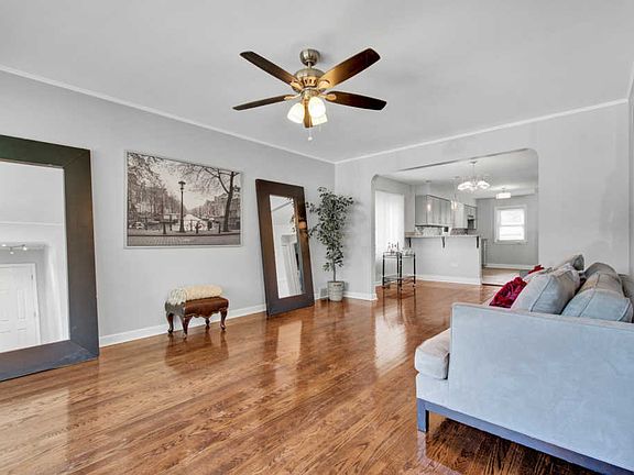 4th image of 14201 S Dearborn St