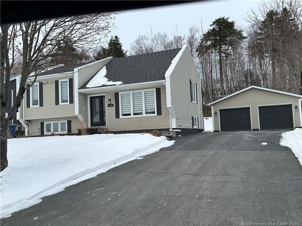 1840 Gowan Brae Dr, Bathurst, NB E2A 4X5