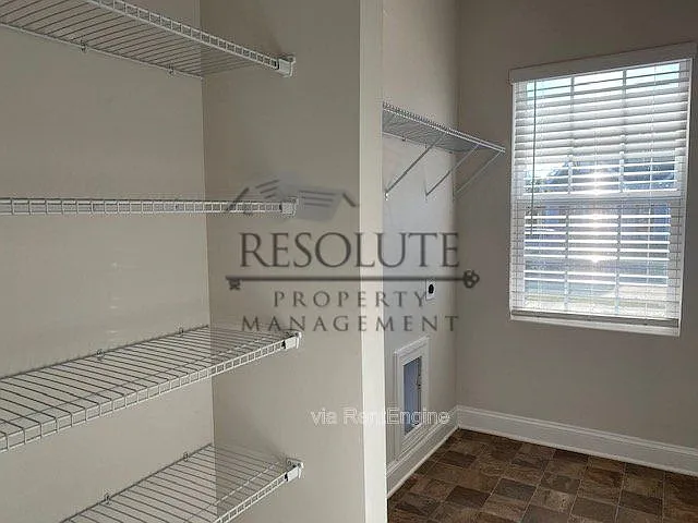 3 bed, 2.0 bath, 1506 sqft, $1,950 — Photo 2