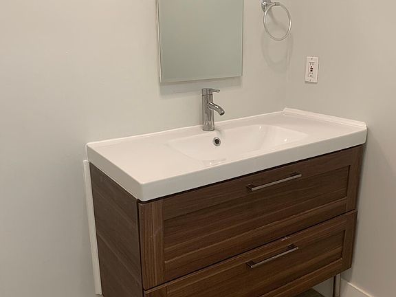 4th image of 624 N Hobart Blvd