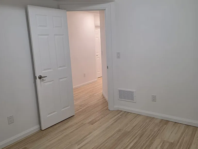 211 Cochrane Rd #BASEMENT — Photo 8